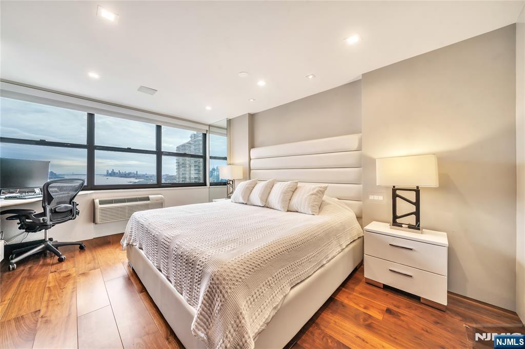 7000 Boulevard East 32C