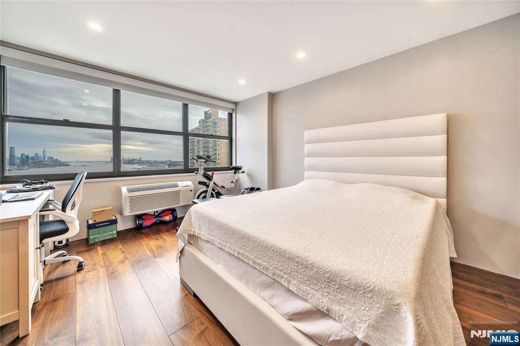 7000 Boulevard East 32C