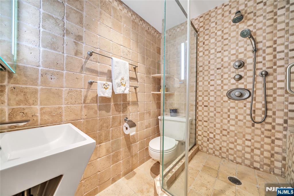 7000 Boulevard East 32C