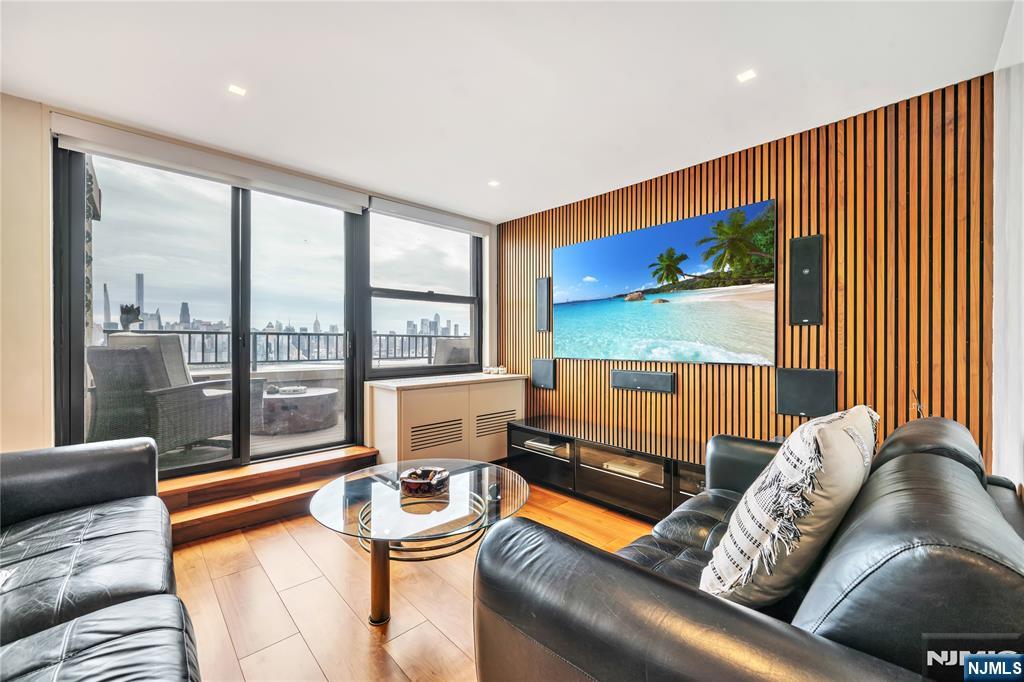 7000 Boulevard East 32C