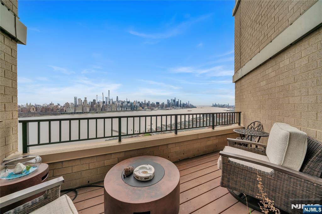 7000 Boulevard East 32C