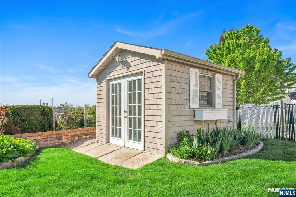 431 Van Renssalaer Court