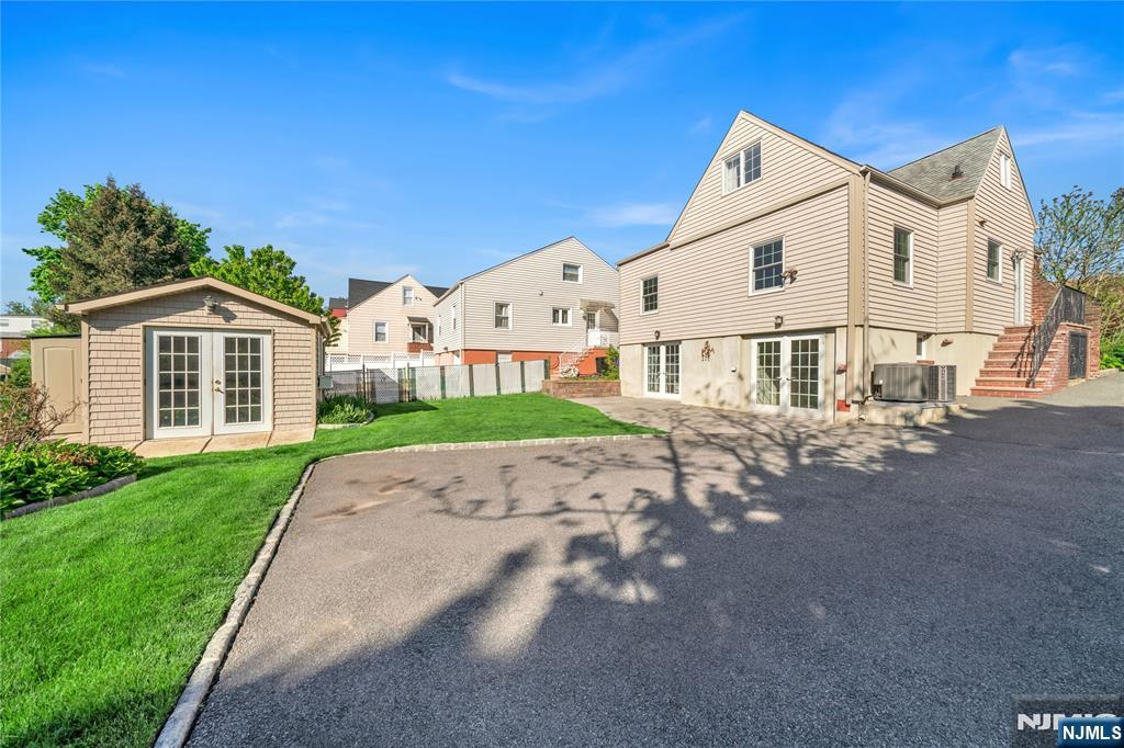 431 Van Renssalaer Court