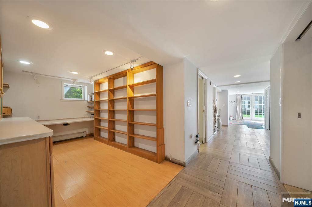 431 Van Renssalaer Court
