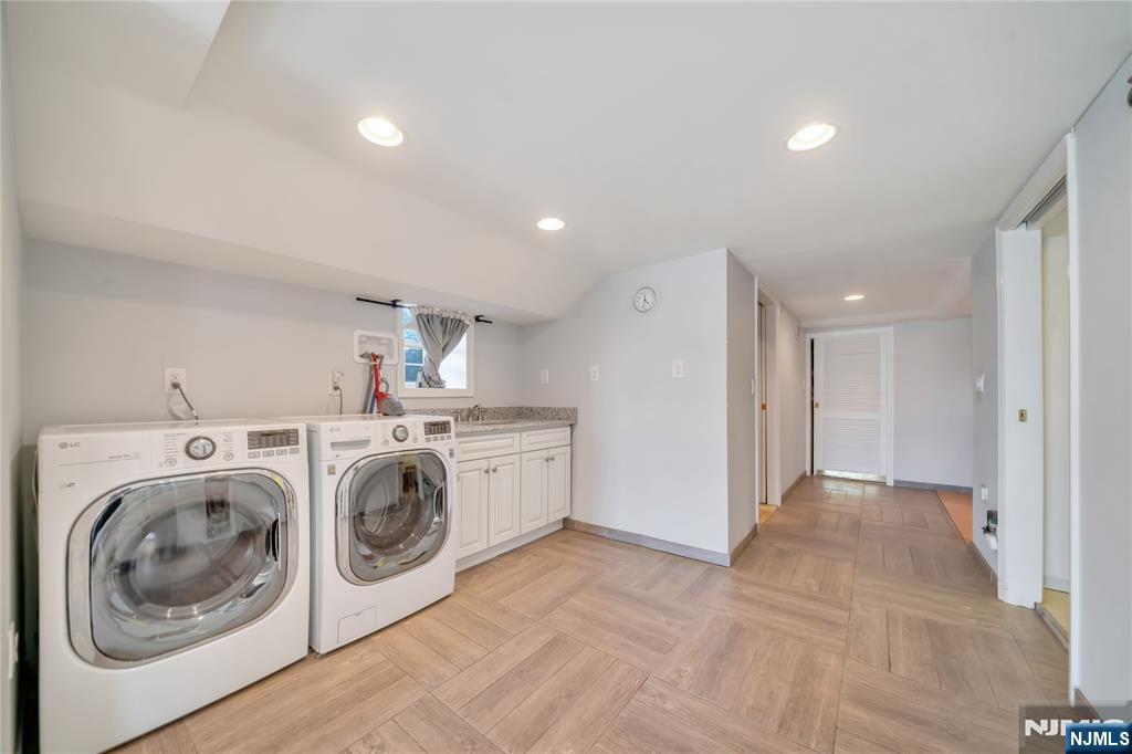 431 Van Renssalaer Court
