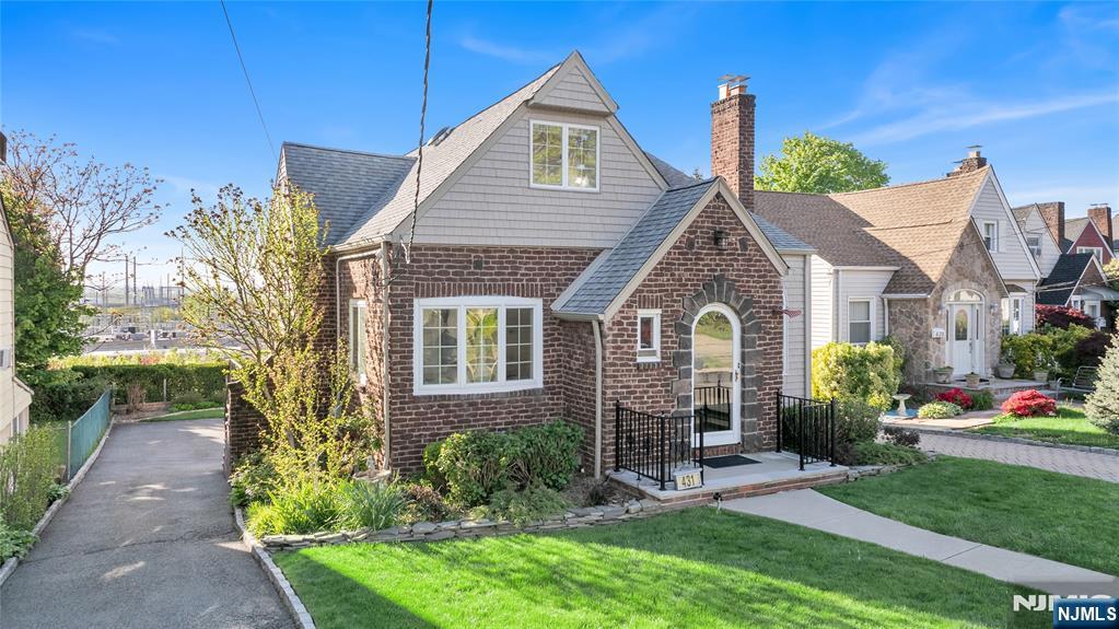 431 Van Renssalaer Court