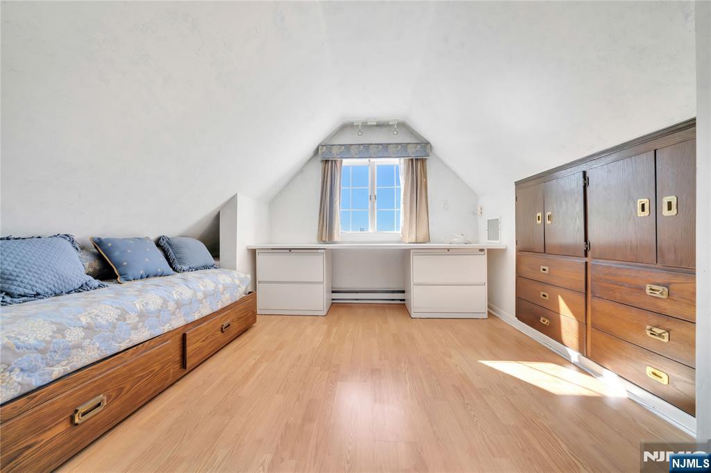 431 Van Renssalaer Court