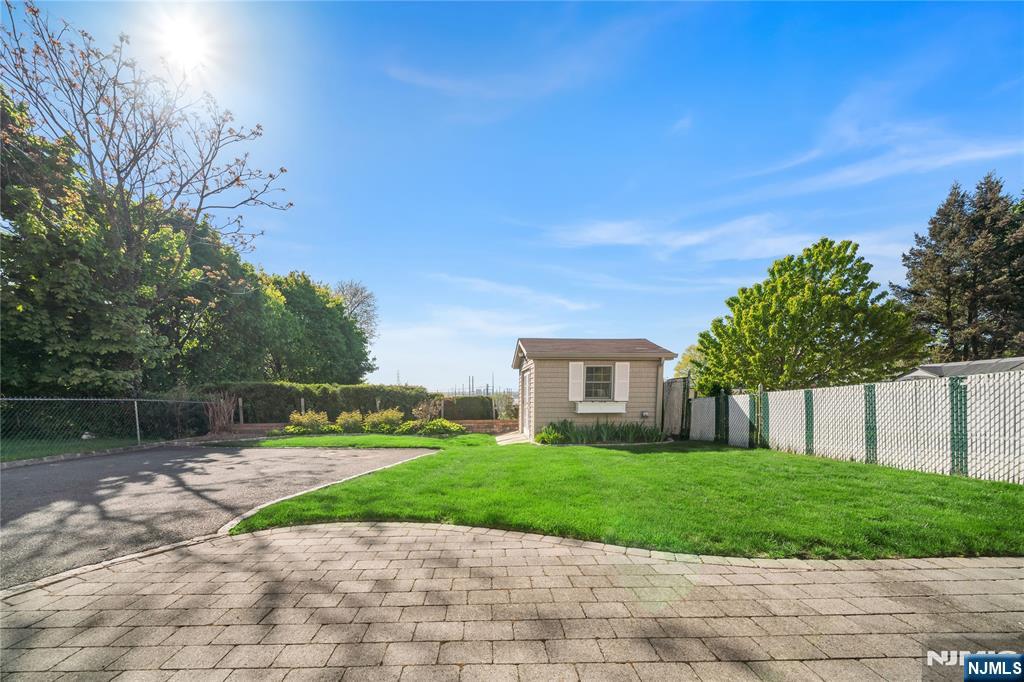 431 Van Renssalaer Court