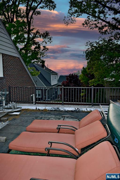 585 Monroe Place