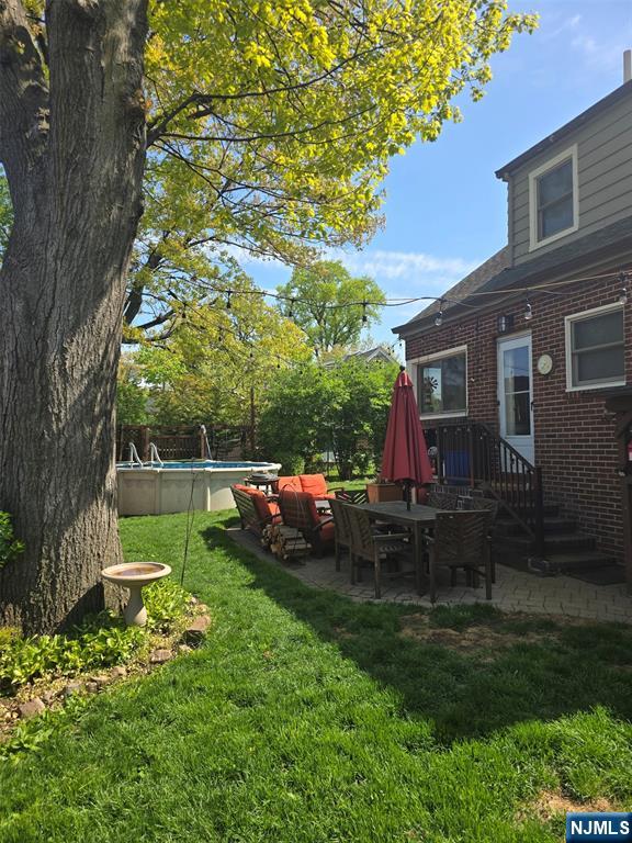 585 Monroe Place
