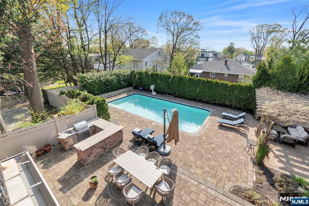 1115 Briar Way
