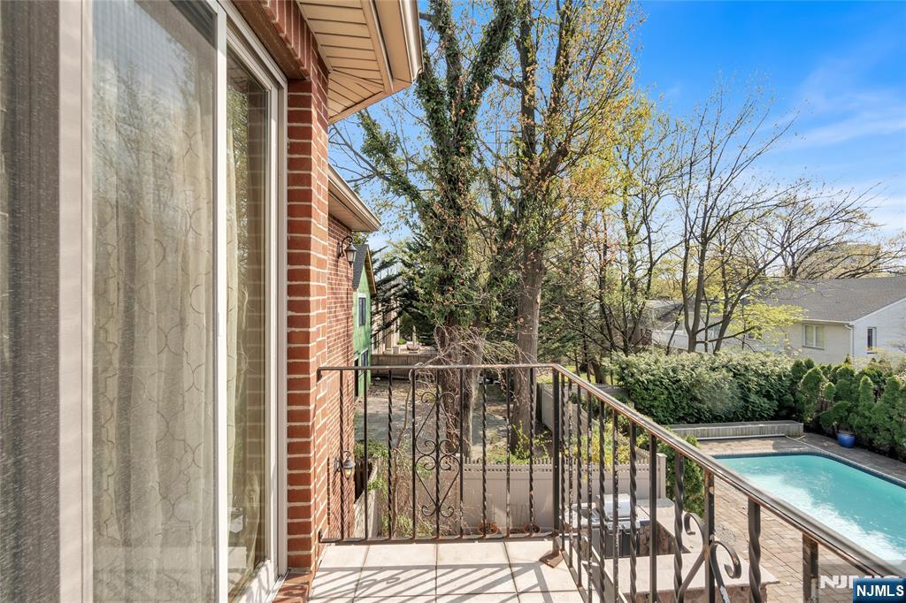1115 Briar Way