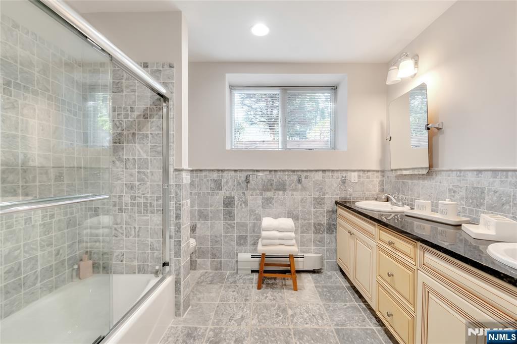 1115 Briar Way