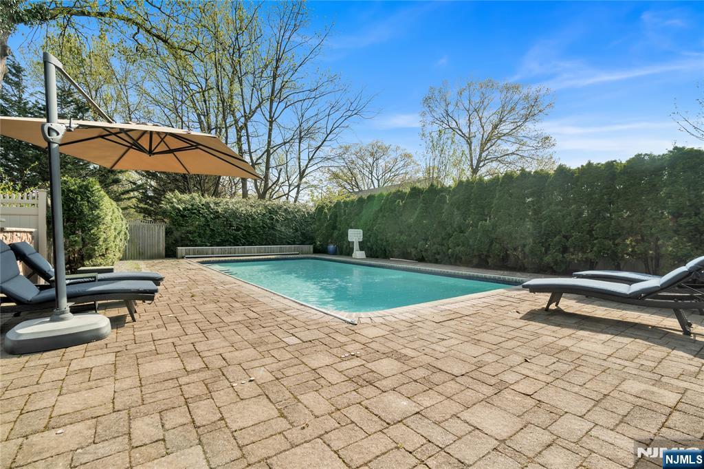 1115 Briar Way