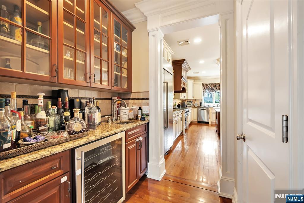 1115 Briar Way