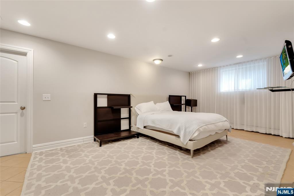 1115 Briar Way