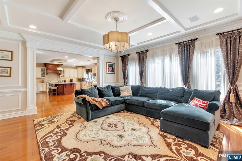 1115 Briar Way