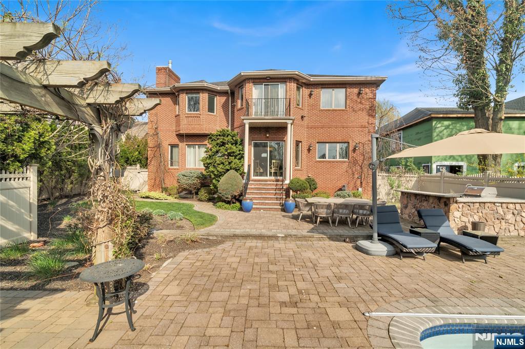 1115 Briar Way