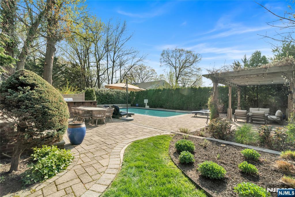1115 Briar Way