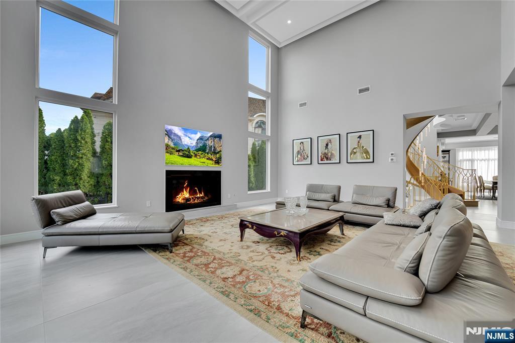 4 Crescent Court
