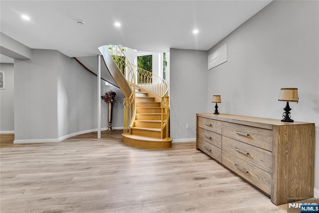 4 Crescent Court