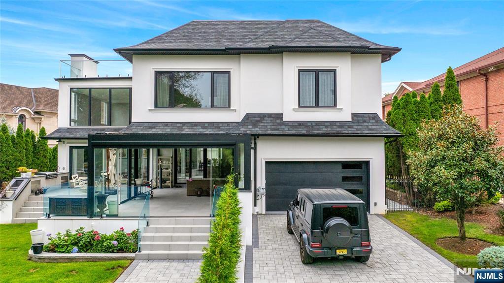 4 Crescent Court