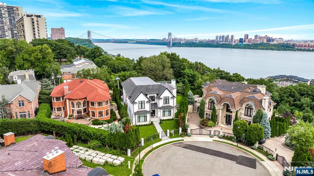 4 Crescent Court