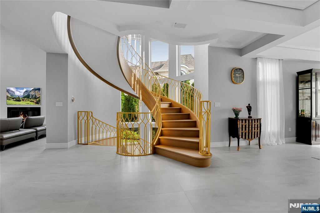 4 Crescent Court