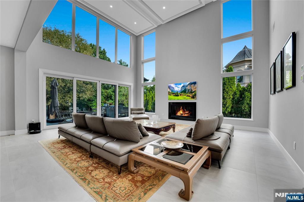 4 Crescent Court
