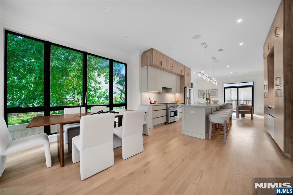 470 Palisades Boulevard