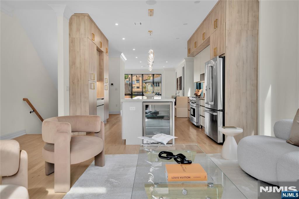 470 Palisades Boulevard