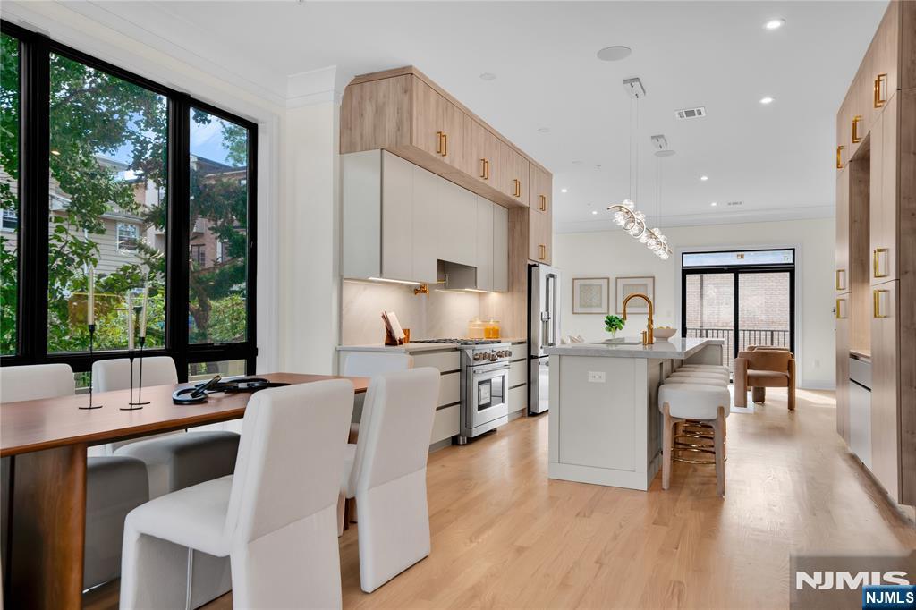 470 Palisades Boulevard