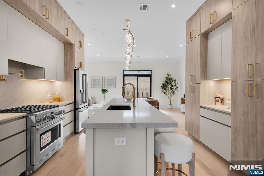 470 Palisades Boulevard
