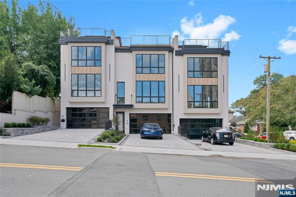 470 Palisades Boulevard