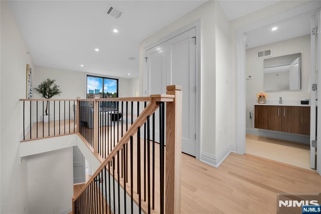 470 Palisades Boulevard
