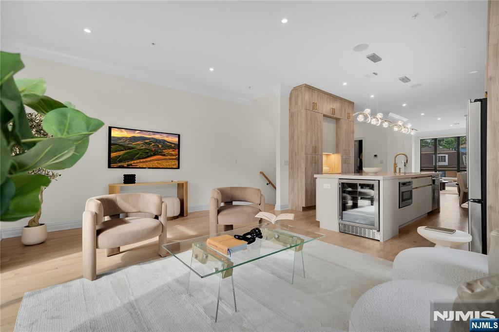 470 Palisades Boulevard