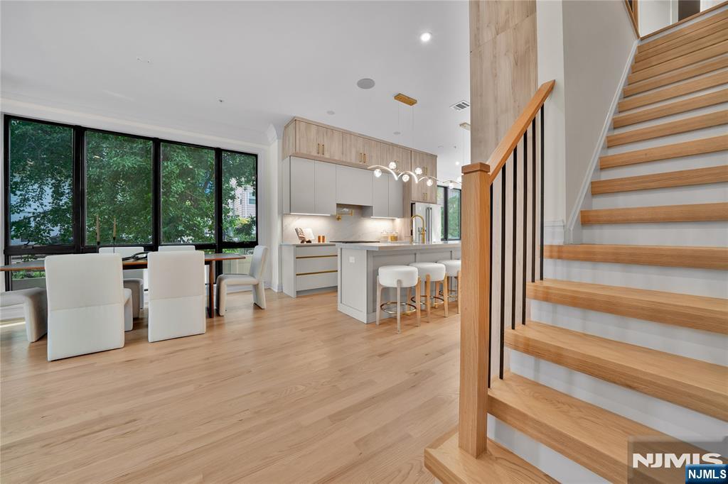 470 Palisades Boulevard
