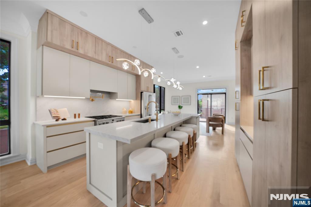 470 Palisades Boulevard