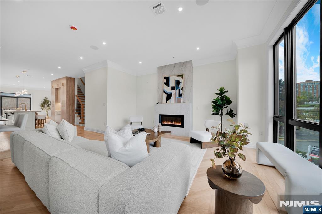 470 Palisades Boulevard