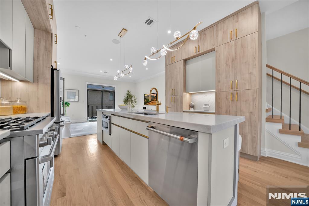 470 Palisades Boulevard