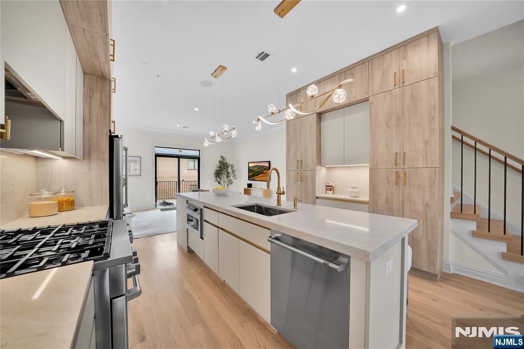 470 Palisades Boulevard