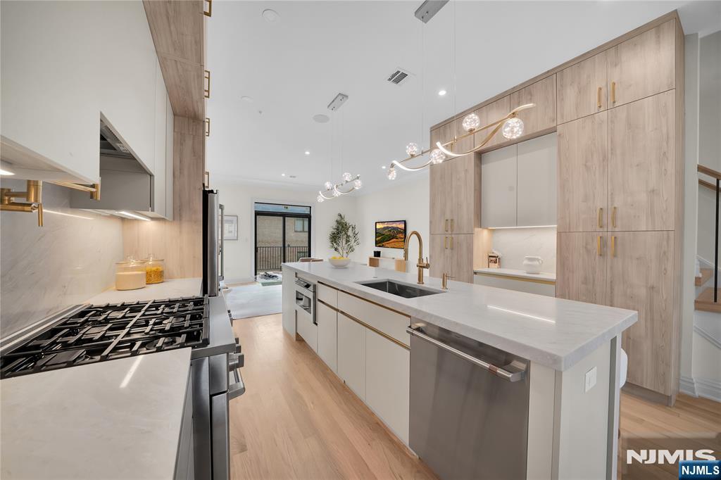 470 Palisades Boulevard