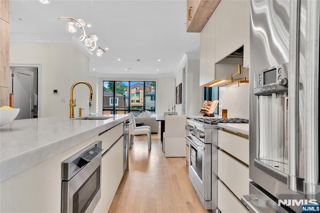 470 Palisades Boulevard