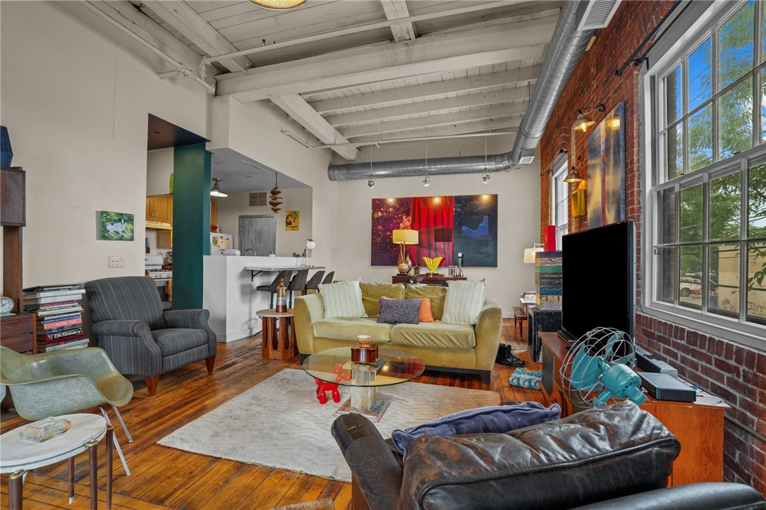 302 Pearl Street 201