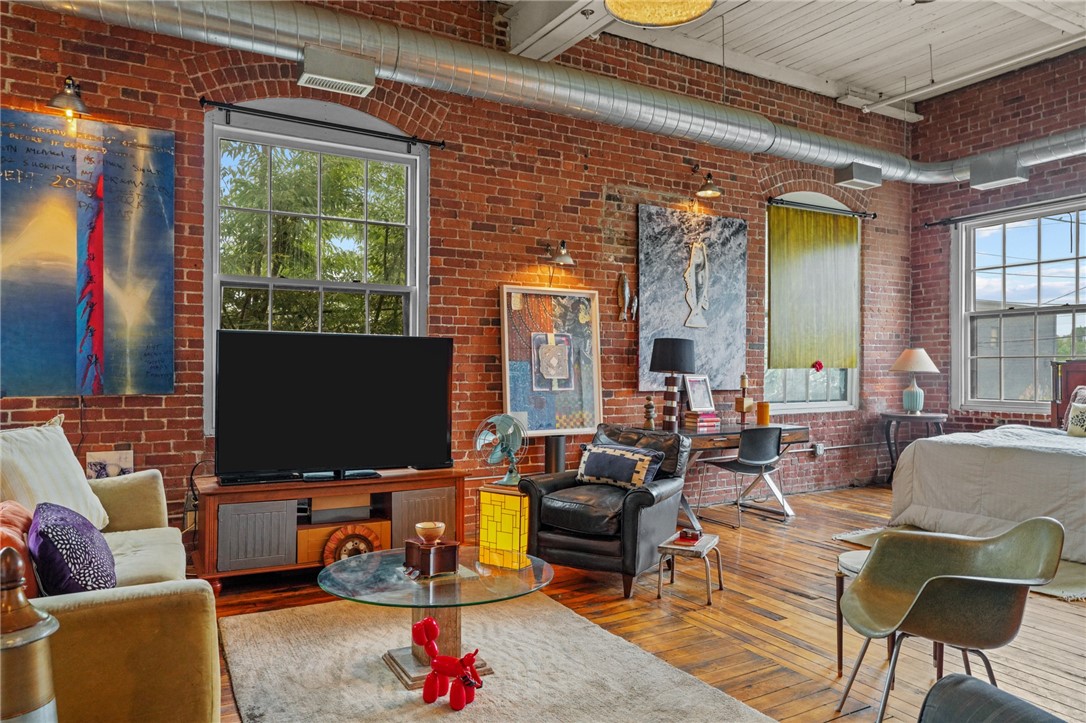 302 Pearl Street 201