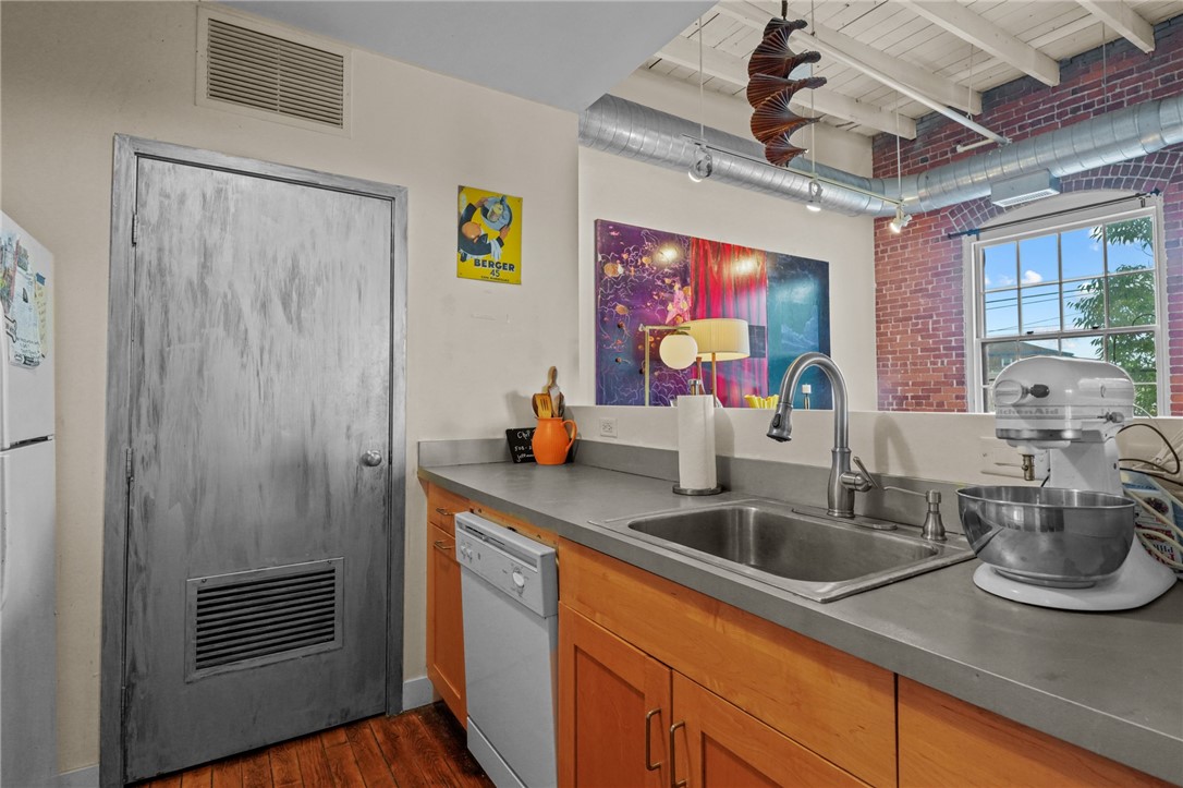 302 Pearl Street 201