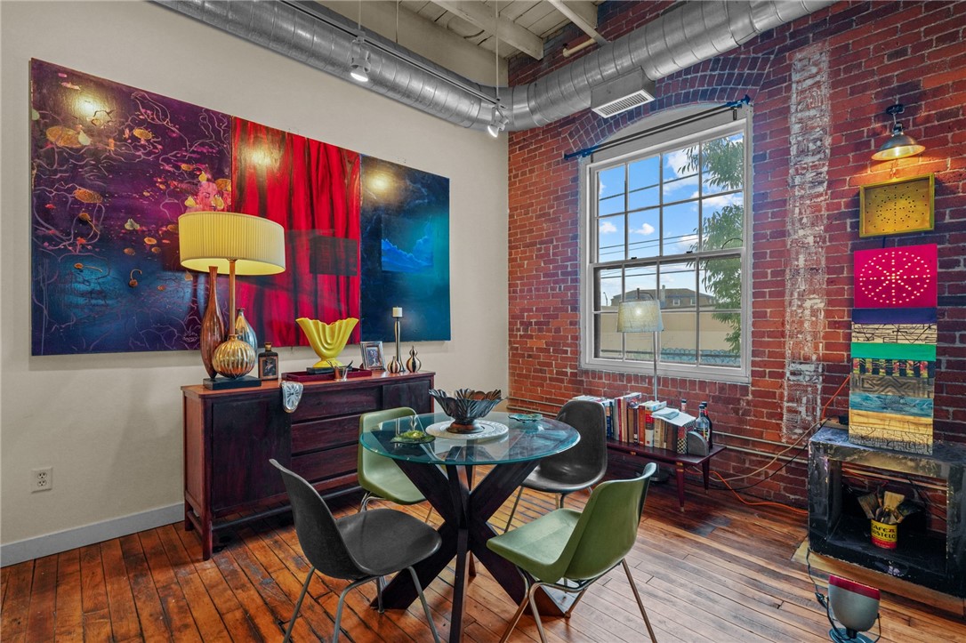302 Pearl Street 201