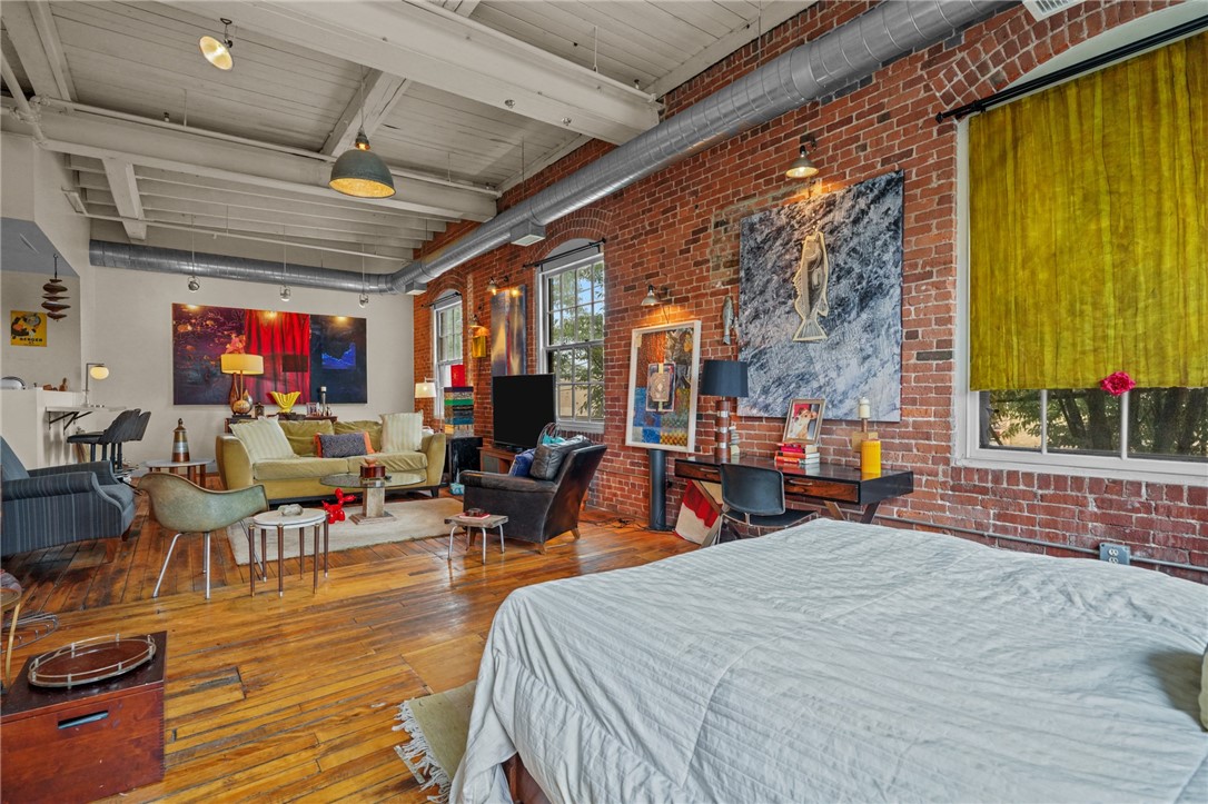 302 Pearl Street 201