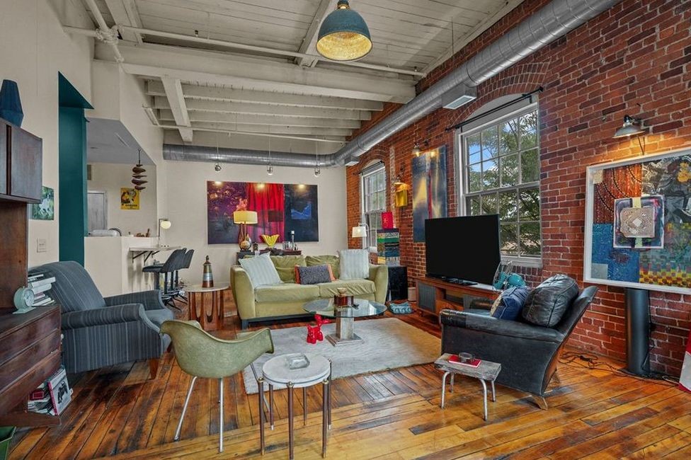 302 Pearl Street 201
