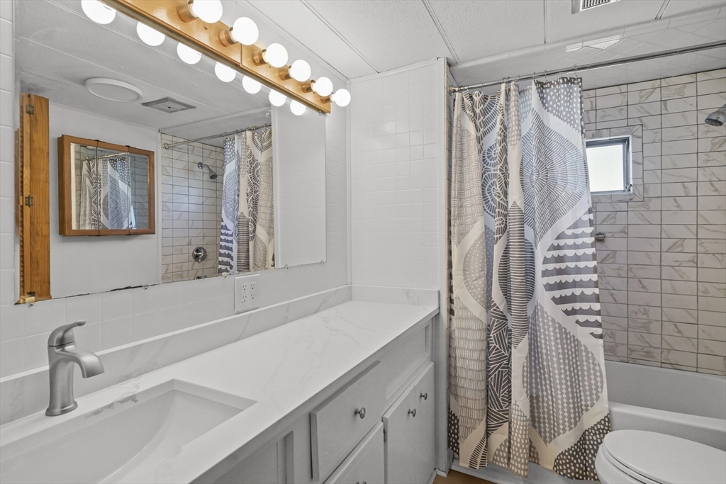 53 Liberty Dr, Attleboro